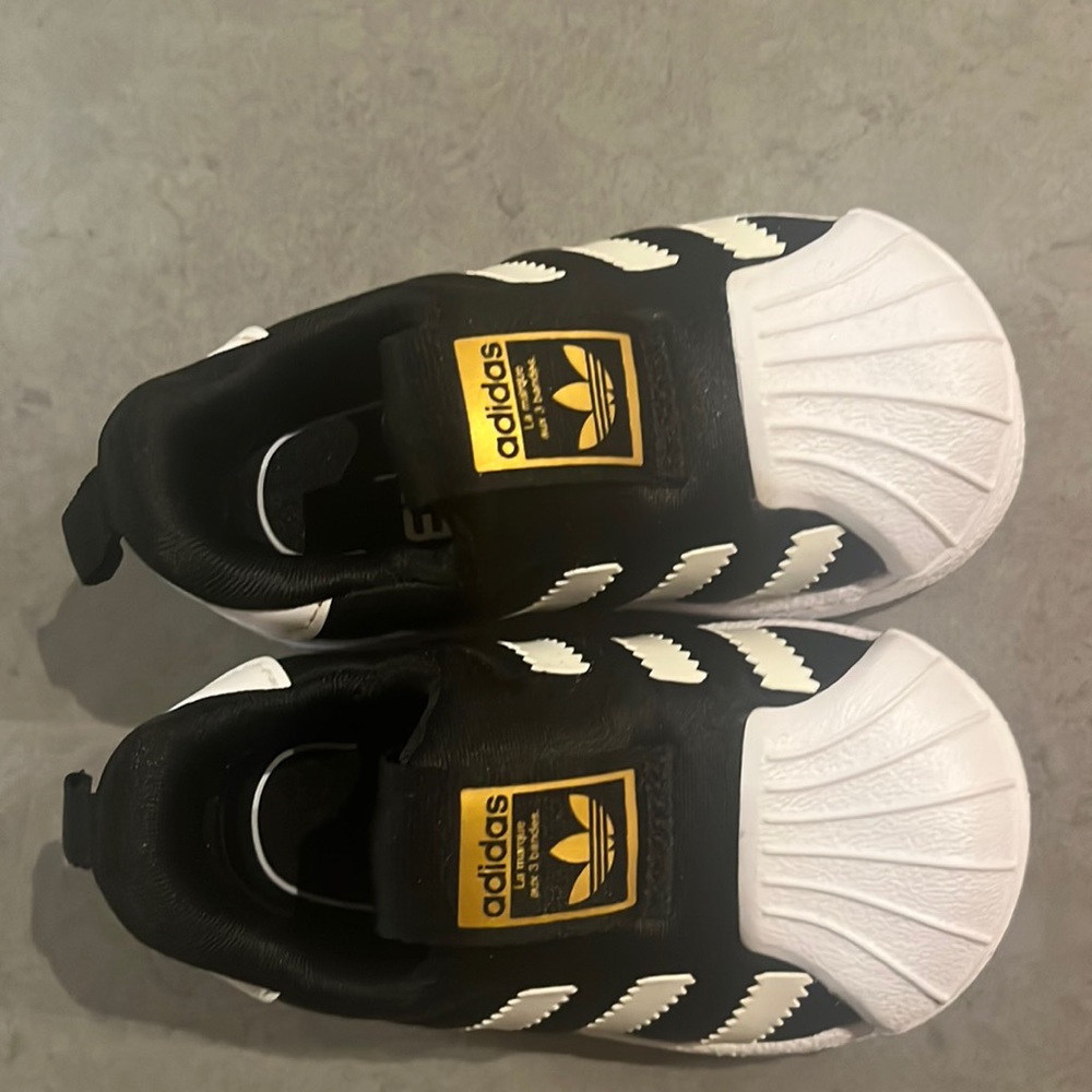 Perfect condition adidas size 4 can’t beat this deal